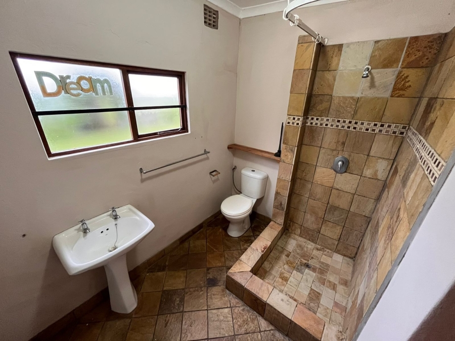 To Let 3 Bedroom Property for Rent in Sunrise On Sea Eastern Cape